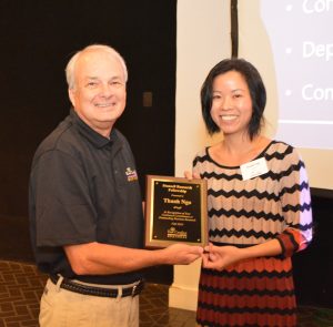 COB Dean Stan Eakins presents award to Ngo