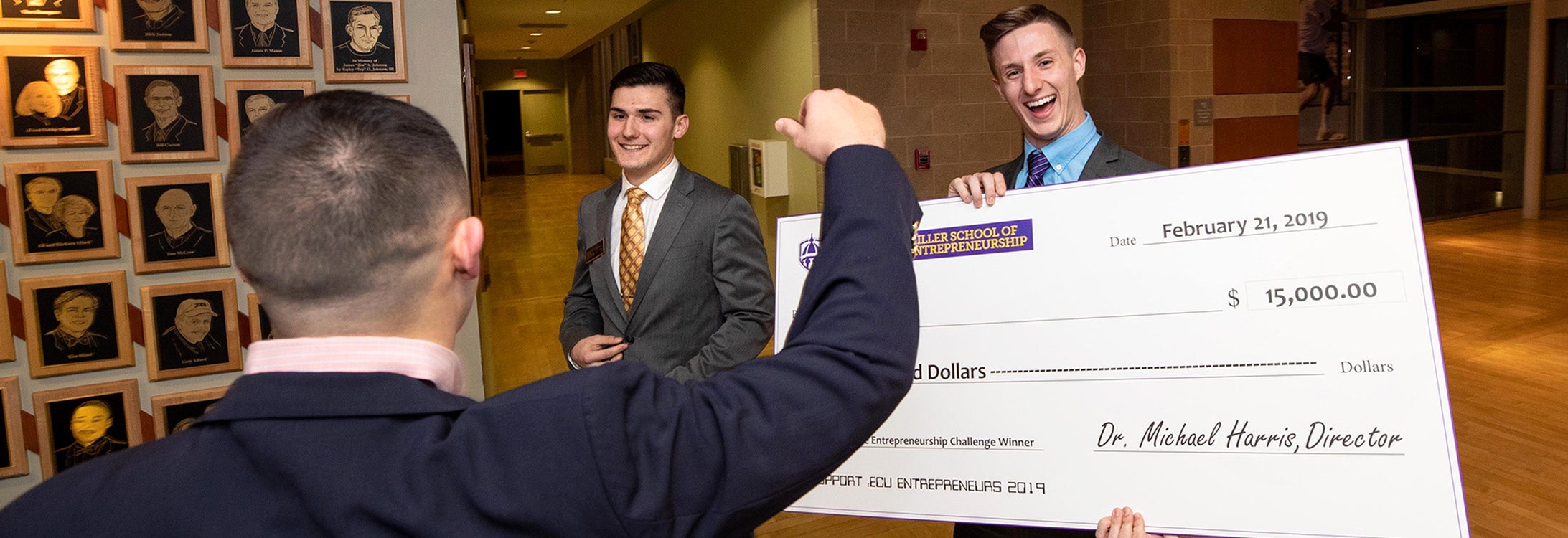 Student entrepreneurs celebrate winning pitch competition